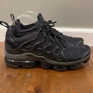 Nike Air Vapormax Plus Triple Black Anthracite Athletic Sneaker Shoes - Men’s 9